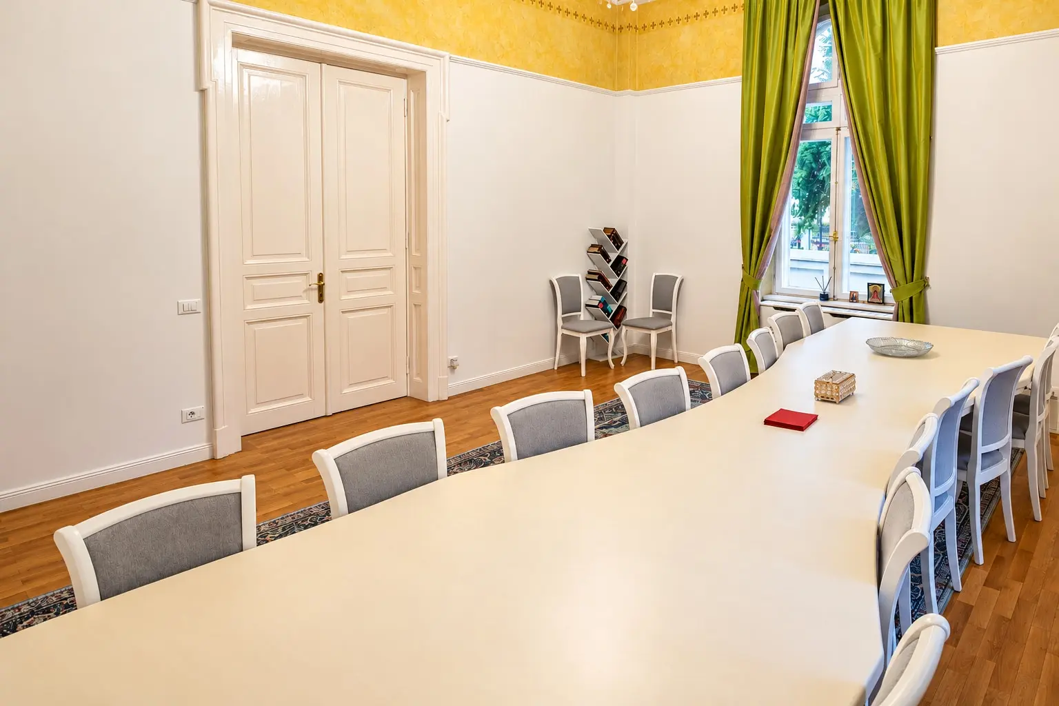 Elegant Classic Meeting Room