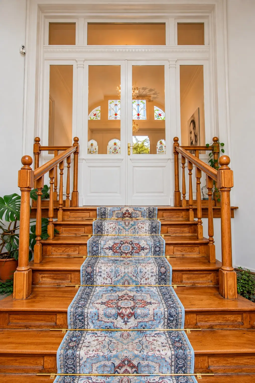 The symmetrical foyer staircase